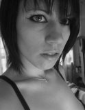 black-and-white-short-hair-chick-selfshooting